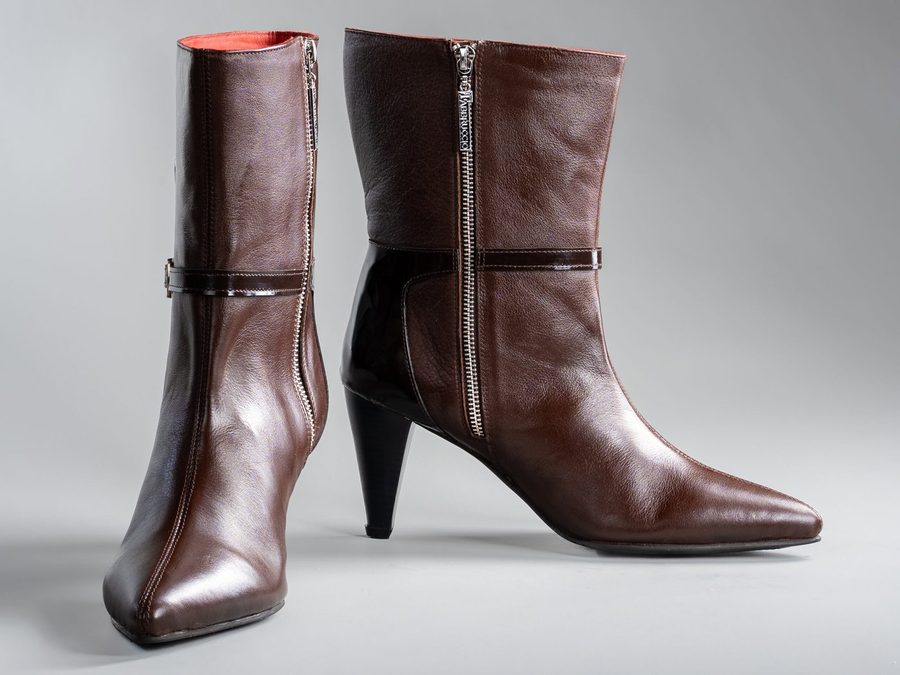Cleopatra in brown full-grain leather, three-quarter view