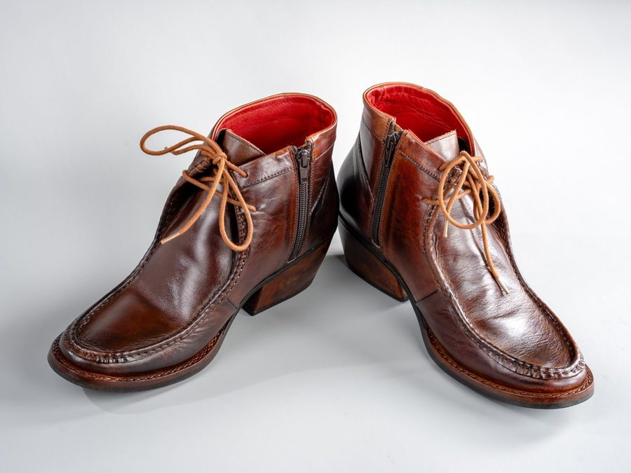 Florence in brown full-grain leather, three-quarter view