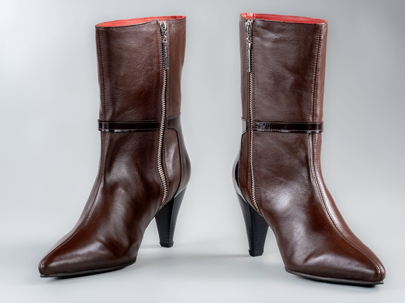 The Cleopatra, front view, pointed toe and cherry-red lining at the collar
