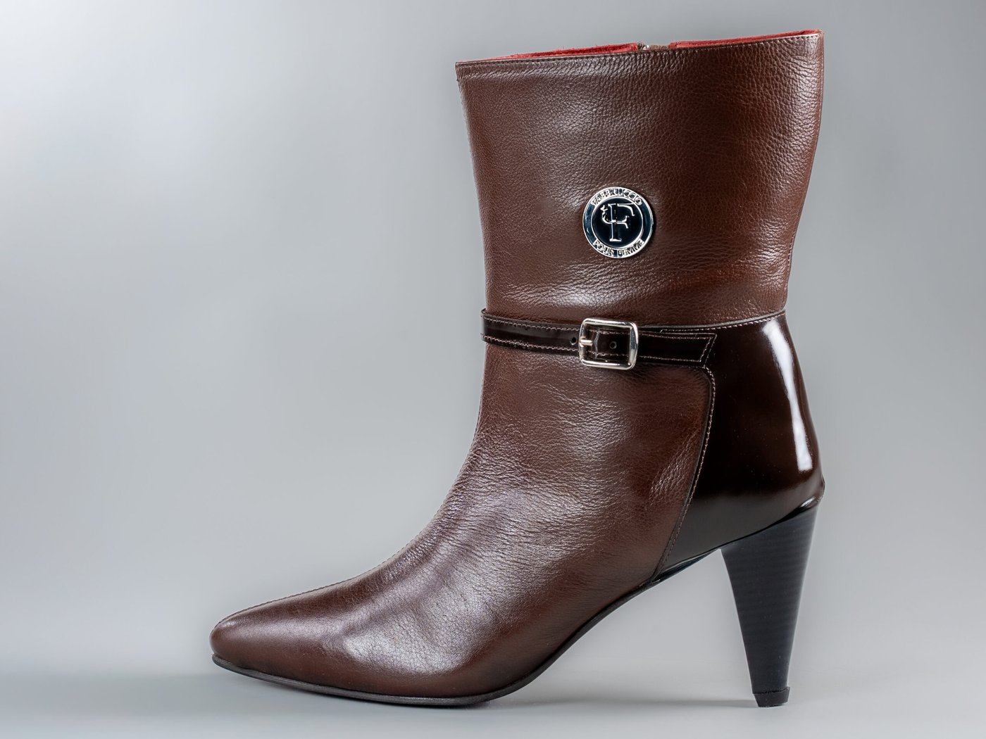 The Cleopatra, side profile in brown full-grain leather